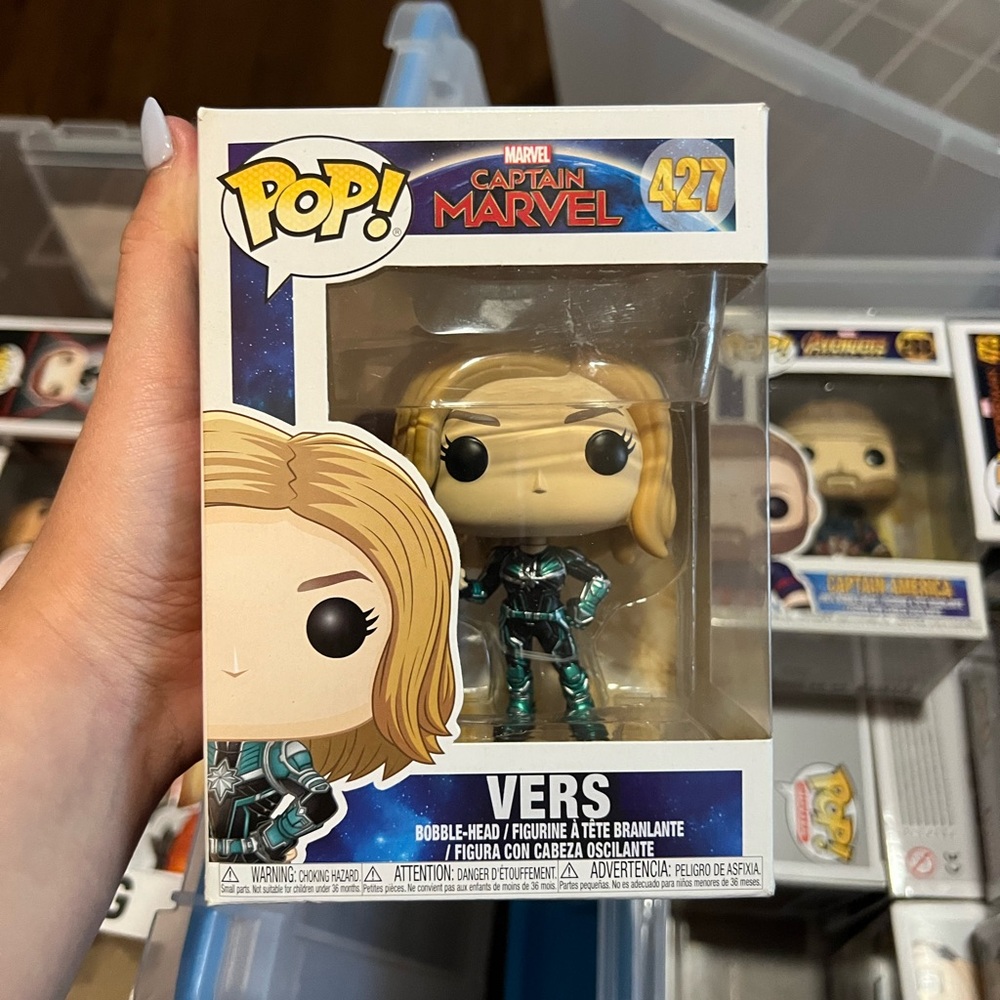 Vers/ Captain marvel funko